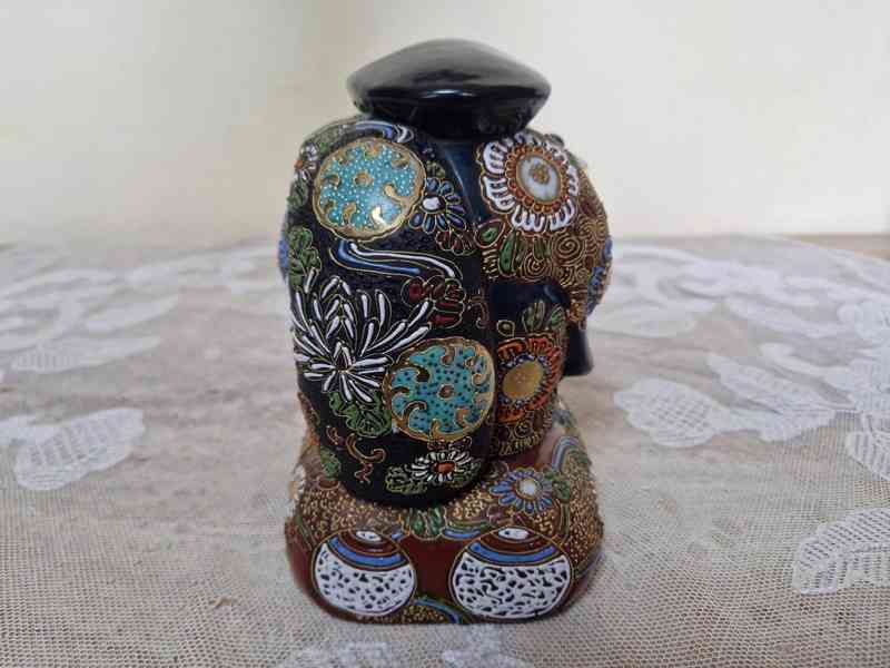 Luxusní Japonská bohatě zdobená soška Bůh Bůžek Satsuma  - foto 5