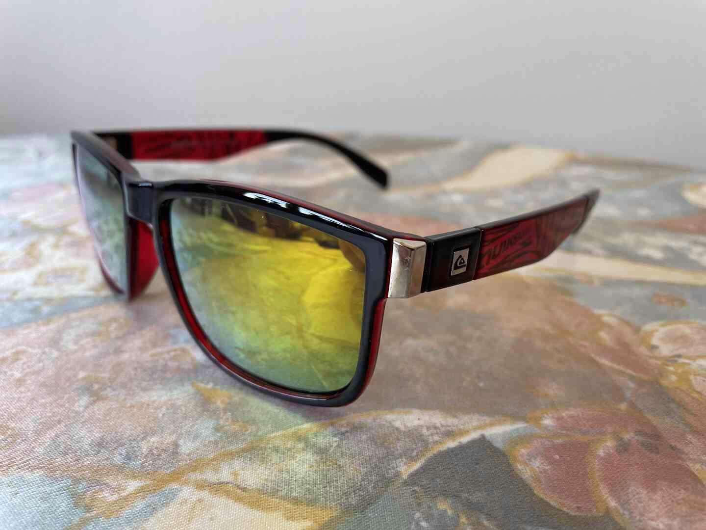 Prodám nové sluneční brýle Quicksilver + dárek - foto 1