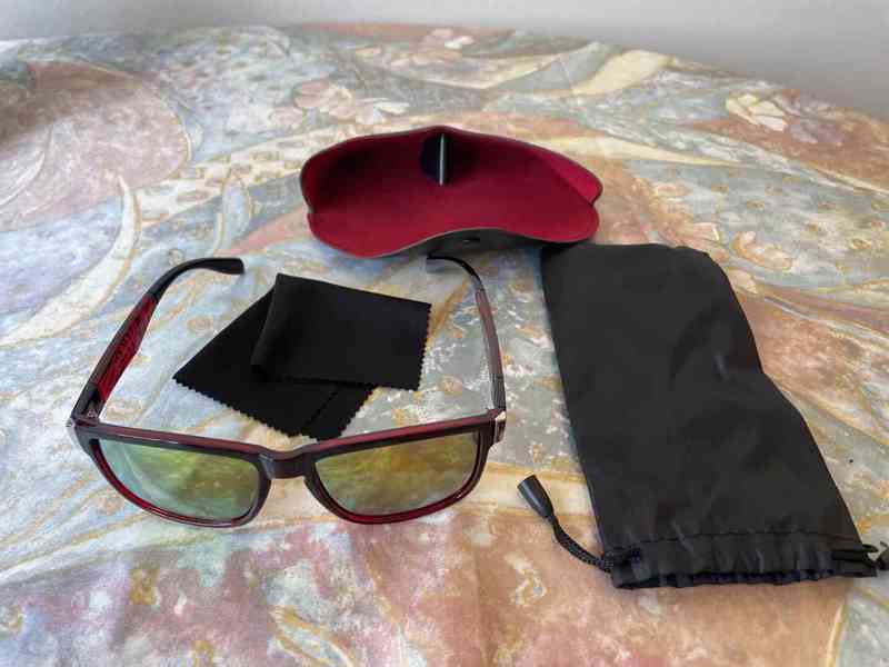 Prodám nové sluneční brýle Quicksilver + dárek - foto 4