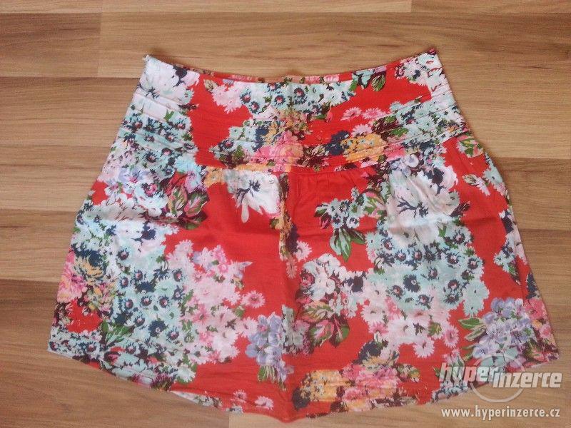 Květinová sukně značky Cameieu - foto 1