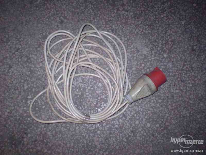 Kabel  se zasuvkou zastrckou 10m - foto 1