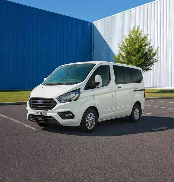 Půjčíme mikrobus Ford Custom 9 míst krátká verze - foto 1