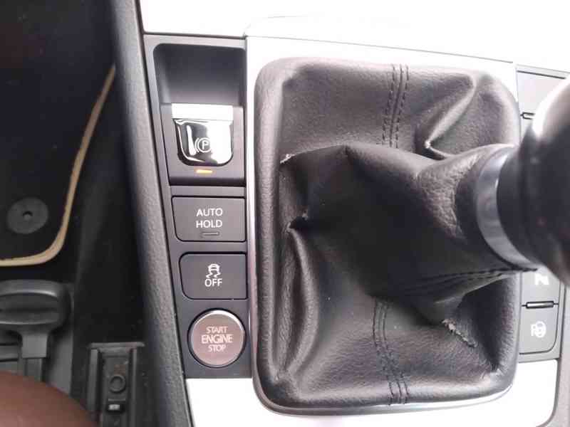 VOLKSWAGEN PASSAT VARIANT 2.0 TDI EXCLUSIVE PANORAMA ANUÁL - foto 32