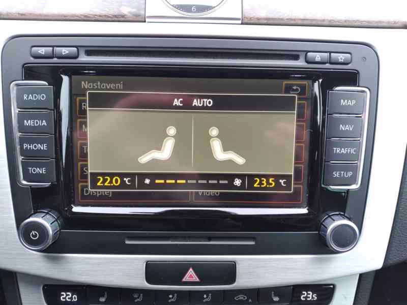 VOLKSWAGEN PASSAT VARIANT 2.0 TDI EXCLUSIVE PANORAMA ANUÁL - foto 28