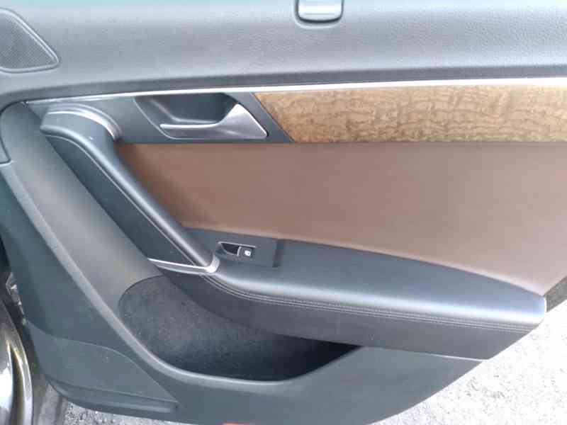 VOLKSWAGEN PASSAT VARIANT 2.0 TDI EXCLUSIVE PANORAMA ANUÁL - foto 52