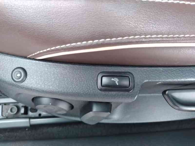 VOLKSWAGEN PASSAT VARIANT 2.0 TDI EXCLUSIVE PANORAMA ANUÁL - foto 13