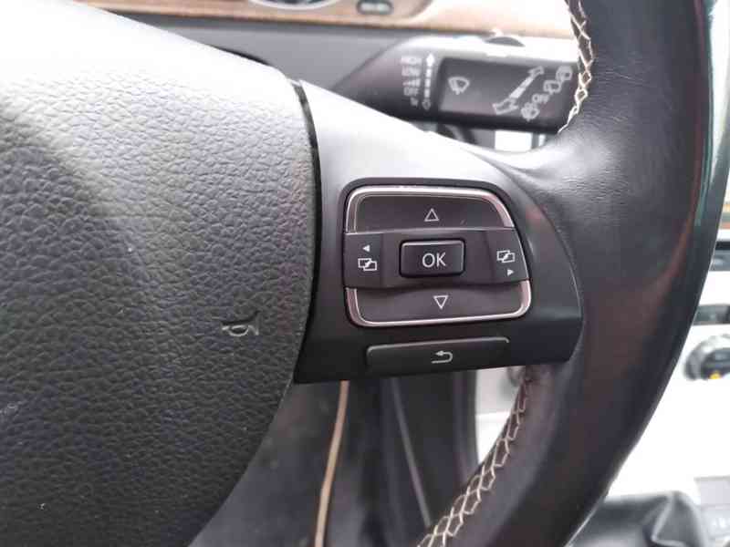 VOLKSWAGEN PASSAT VARIANT 2.0 TDI EXCLUSIVE PANORAMA ANUÁL - foto 38