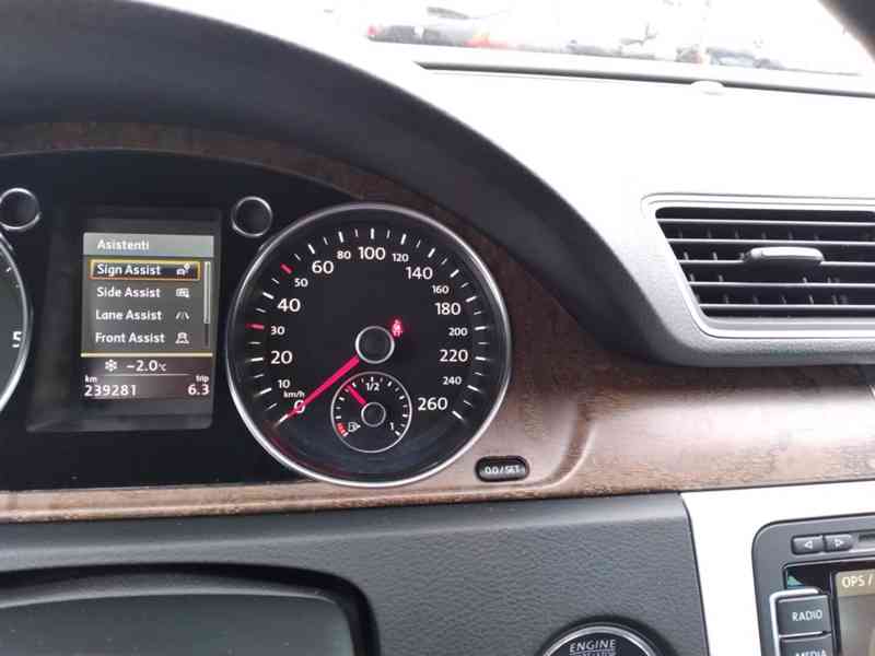 VOLKSWAGEN PASSAT VARIANT 2.0 TDI EXCLUSIVE PANORAMA ANUÁL - foto 22