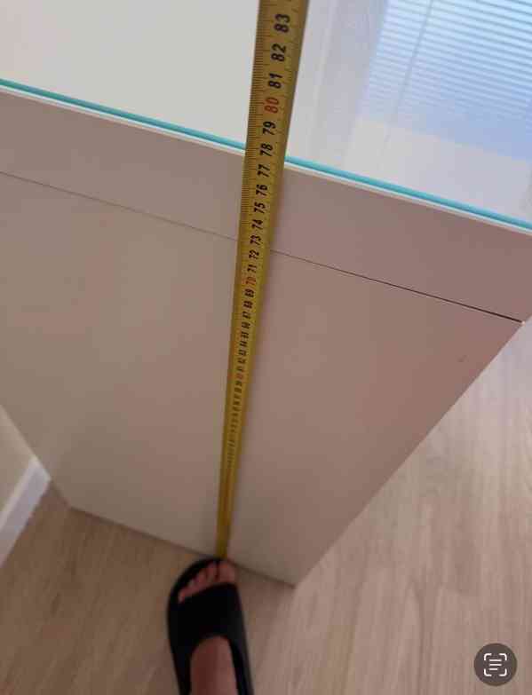 Noční stolek ze skleněnou deskou - foto 2