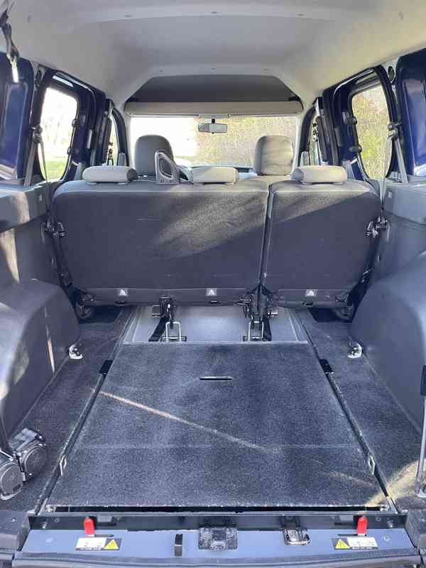 Dacia Dokker: rampa pro převoz vozíčkáře - foto 9