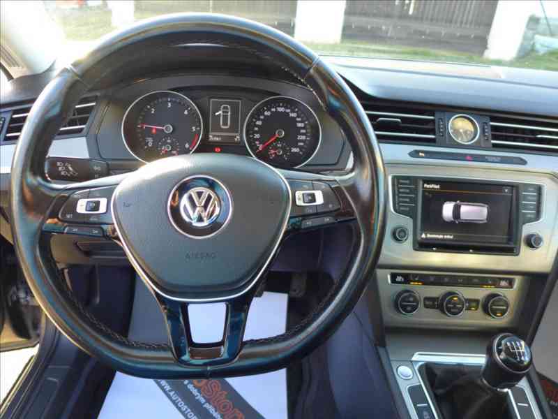 Volkswagen Passat 2,0 TDI-110KW NAVI VÝHŘEV 1.M - foto 7