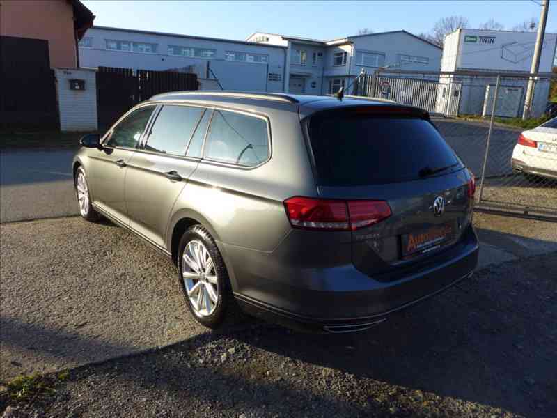 Volkswagen Passat 2,0 TDI-110KW NAVI VÝHŘEV 1.M - foto 4