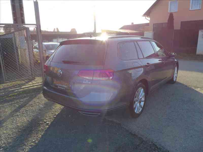 Volkswagen Passat 2,0 TDI-110KW NAVI VÝHŘEV 1.M - foto 3