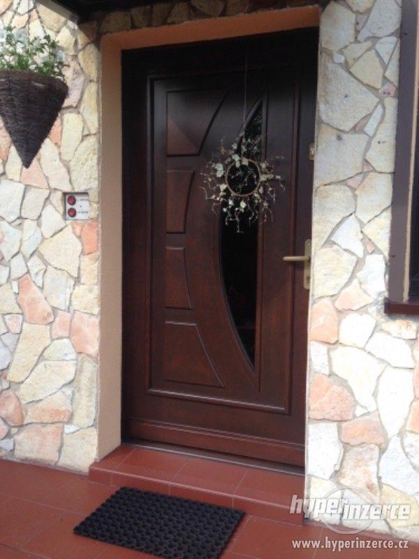Vchodové dřevěné dveře včetně zárubní zateplené - foto 24