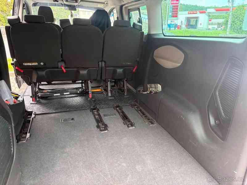 Ford Tourneo Custom 2,2   2013r.v.92 kW - foto 3