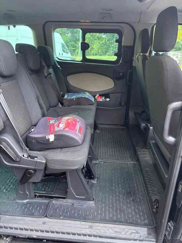 Ford Tourneo Custom 2,2   2013r.v.92 kW - foto 9