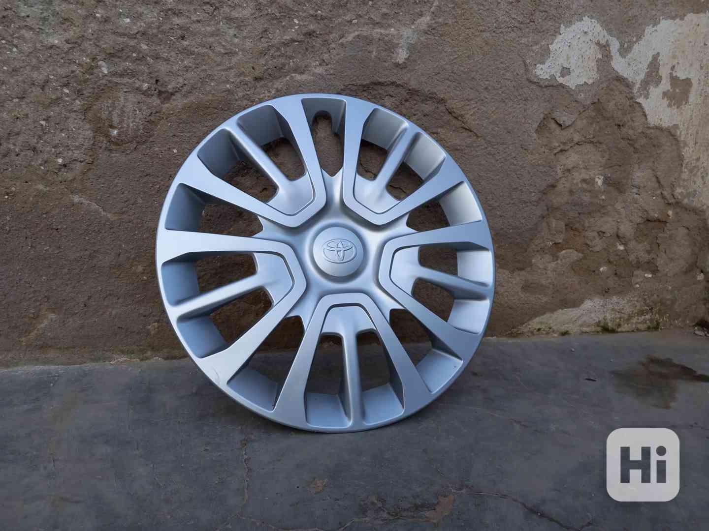 Poklice Toyota, 9810850077 - foto 1