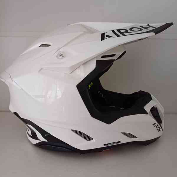 Motokrosová dětská přilba Airoh TWIST 3 Color - foto 3