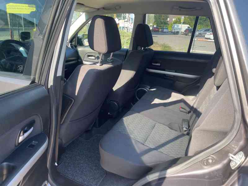 Suzuki Grand Vitara 2.4i Aut. Club benzín 124kw - foto 14