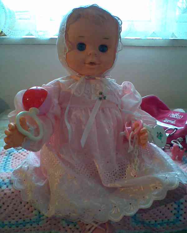 Panenka s lékařskými přístroji - foto 2