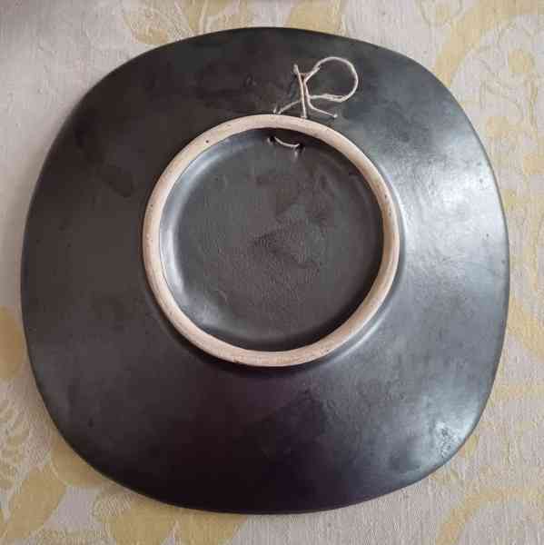 Keramický talíř závěsný na stěnu B. Várdeak ildiko - foto 2