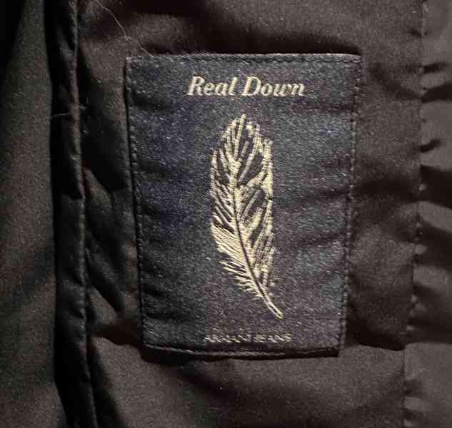 Dlouhá prošívaná péřová bunda ARMANI JEANS - foto 8