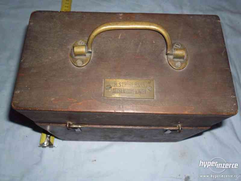 Starý kufřík - mosazná značka - foto 2