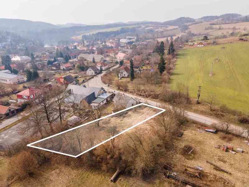 Prodej stavebního pozemku (792 m2) v Postupicích na Benešovsku