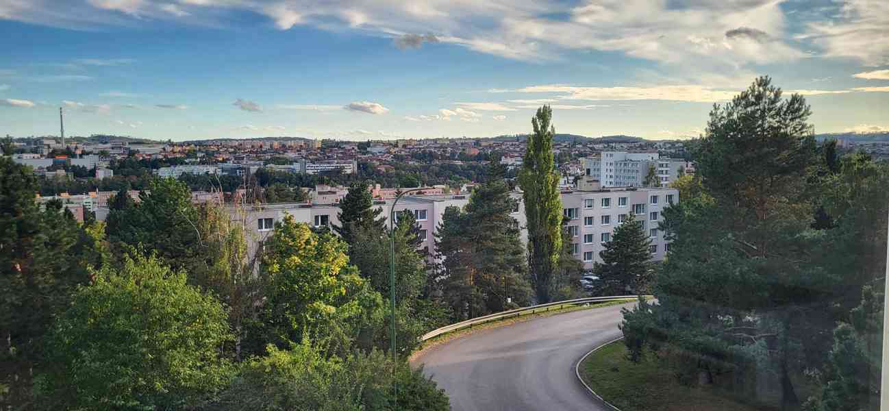 Pronájem slunného bytu 1+1 s úchvatným výhledem na Třebíč - foto 18