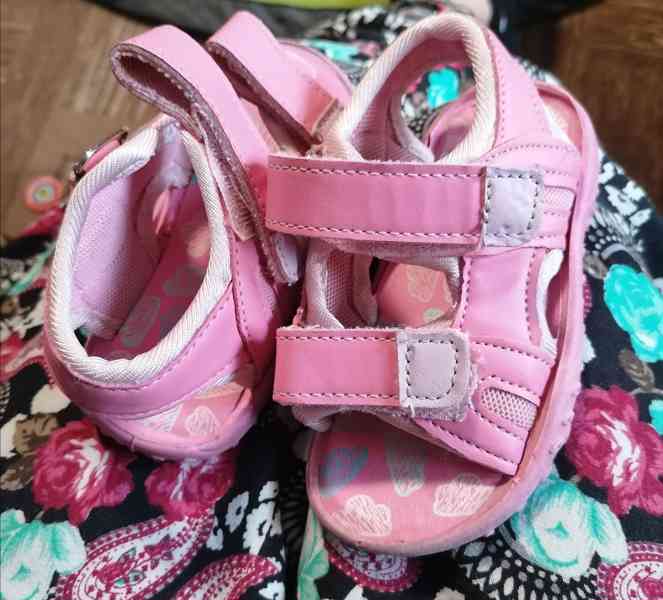 Dětské růžové sandálky, vel. 22