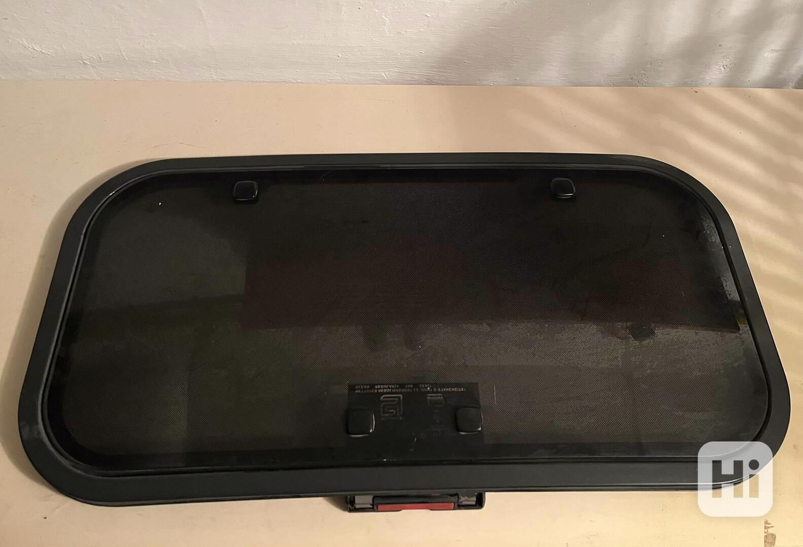 Střešní okno výklopné s pojistkou - foto 1