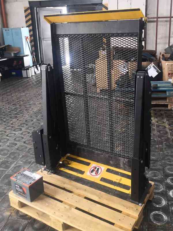 Zvedací plošina pro invalidní vozík - foto 5