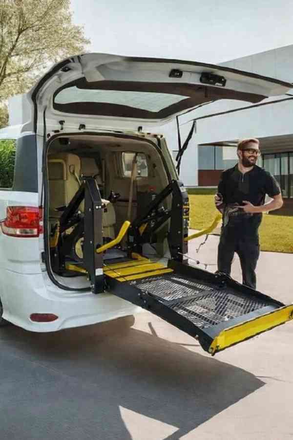 Zvedací plošina pro invalidní vozík - foto 2