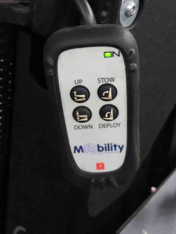 Zvedací plošina pro invalidní vozík - foto 8