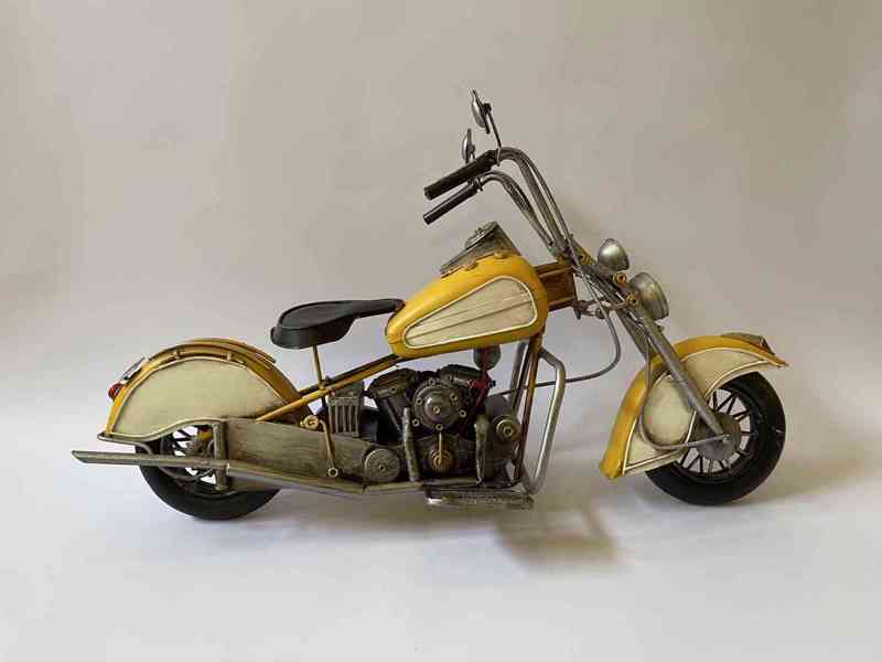 Velký kovový model motorky chopper