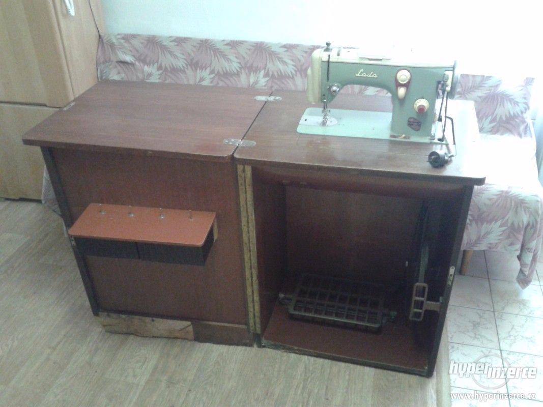 šicí stroj Lada - foto 1