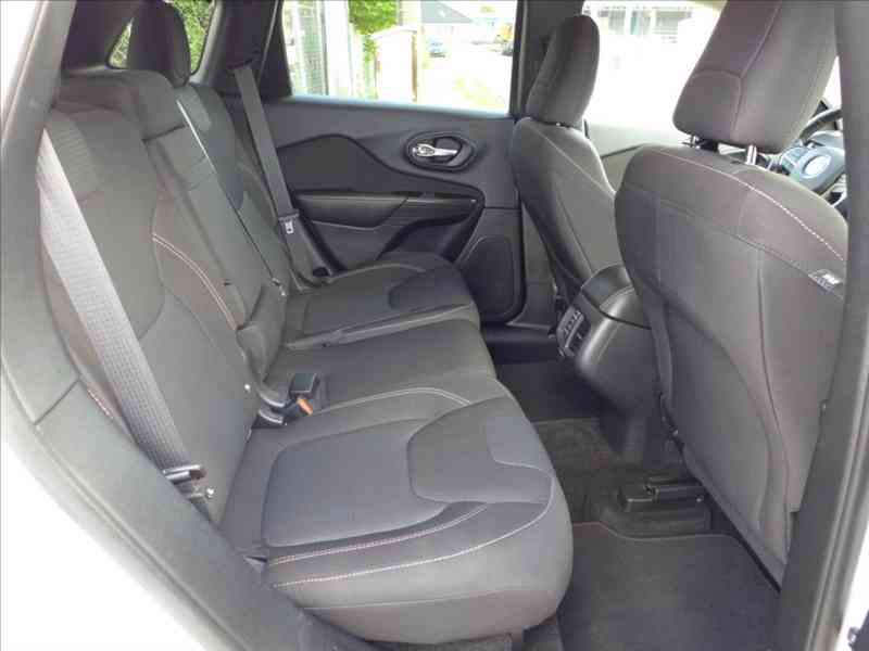 Jeep Cherokee 2,2 M-JET NIGHT EAGLE, 1. MAJ - foto 9
