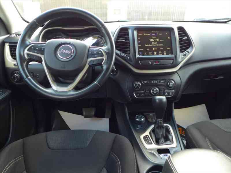 Jeep Cherokee 2,2 M-JET NIGHT EAGLE, 1. MAJ - foto 7