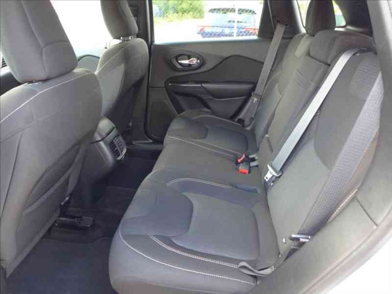 Jeep Cherokee 2,2 M-JET NIGHT EAGLE, 1. MAJ - foto 6