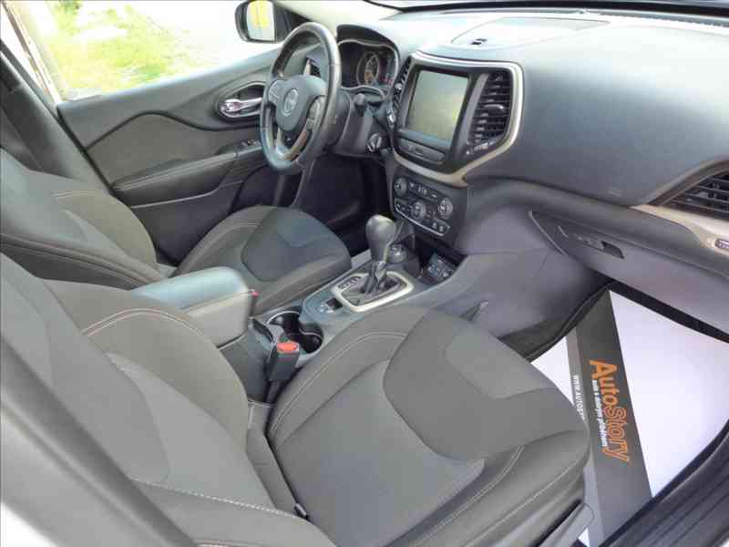 Jeep Cherokee 2,2 M-JET NIGHT EAGLE, 1. MAJ - foto 10