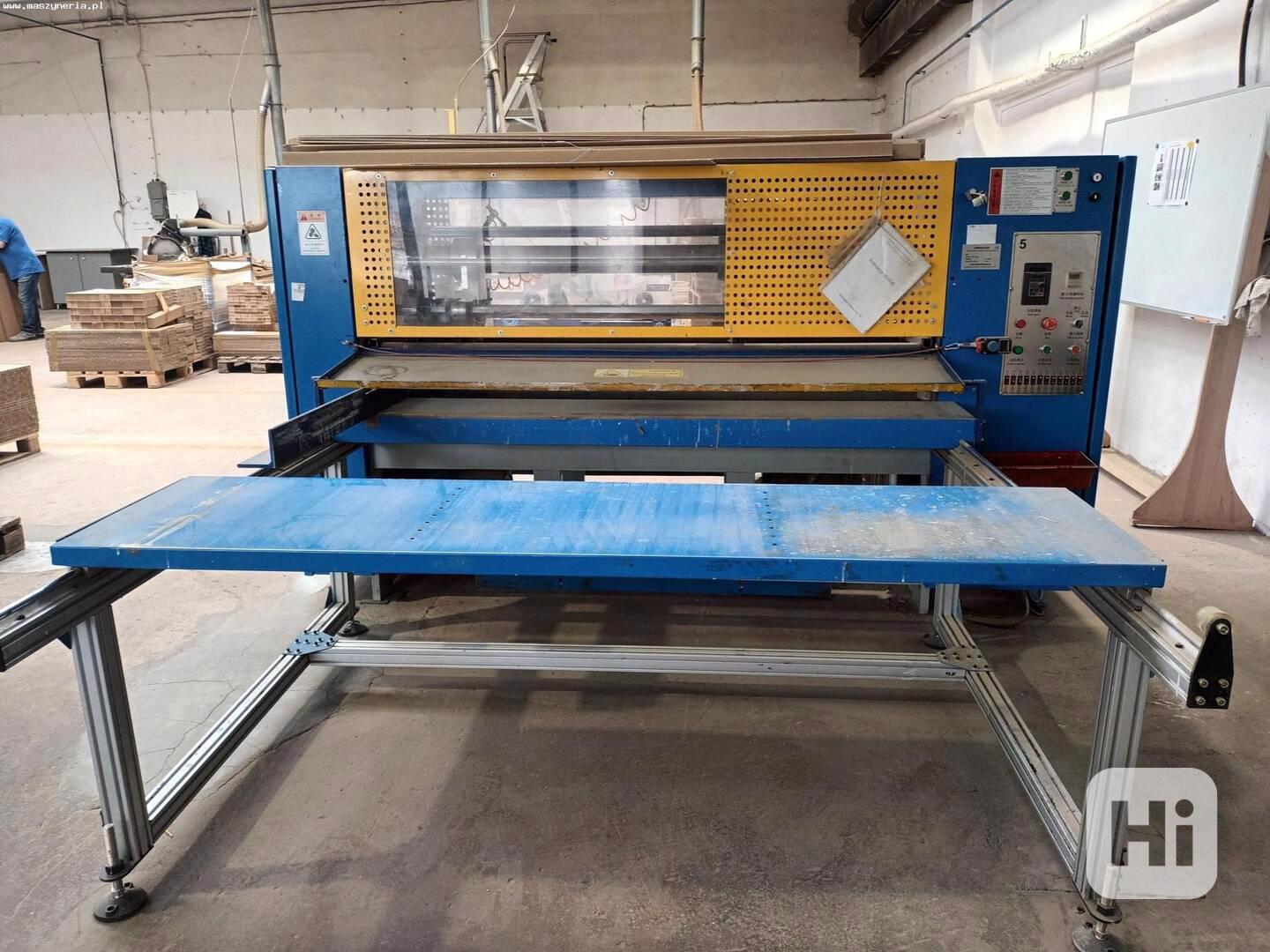 Řezací stroj na voštinové desky FQJ-1800 - foto 1