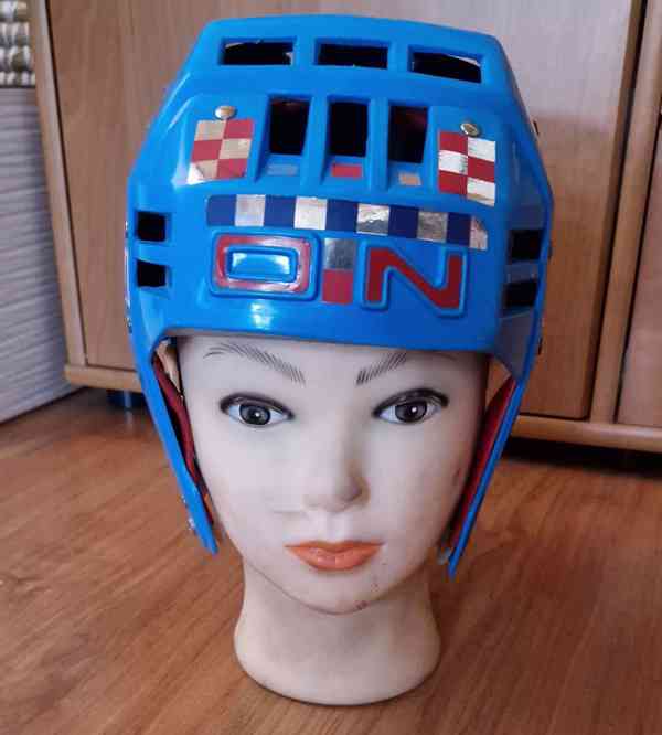 Kapslíkovka - dvě staré dětské flinty a tři přilby Okula - foto 11