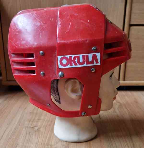 Kapslíkovka - dvě staré dětské flinty a tři přilby Okula - foto 7