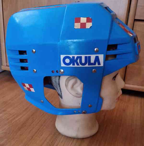 Kapslíkovka - dvě staré dětské flinty a tři přilby Okula - foto 12