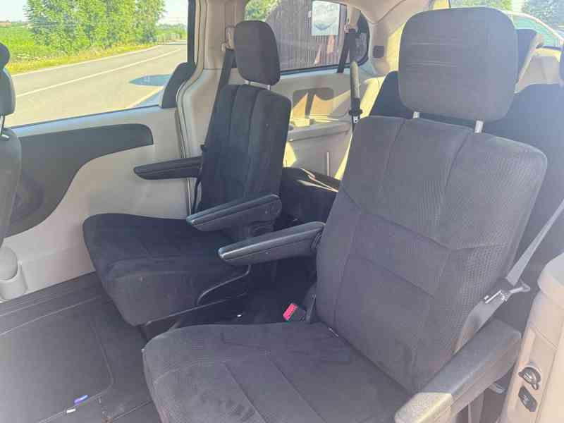 Chrysler Town Country 3,6 V6 RT 2011 - foto 14