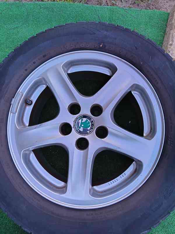 Prodám 4 kusy originál alu disky na Octavia 1  - foto 3