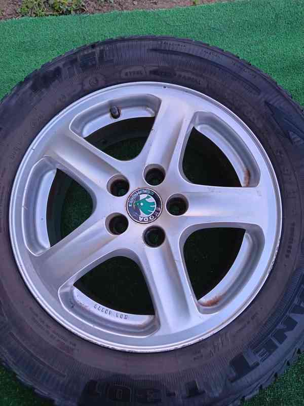 Prodám 4 kusy originál alu disky na Octavia 1  - foto 5