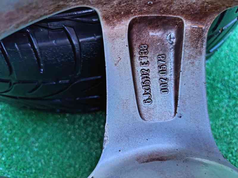 Prodám 4 kusy originál alu disky na Octavia 1  - foto 2