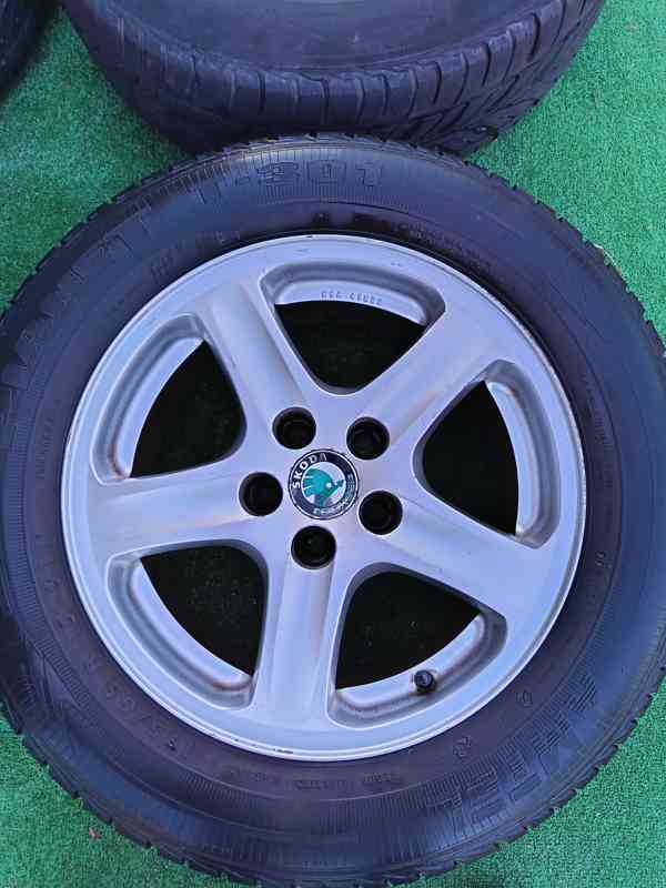 Prodám 4 kusy originál alu disky na Octavia 1  - foto 4