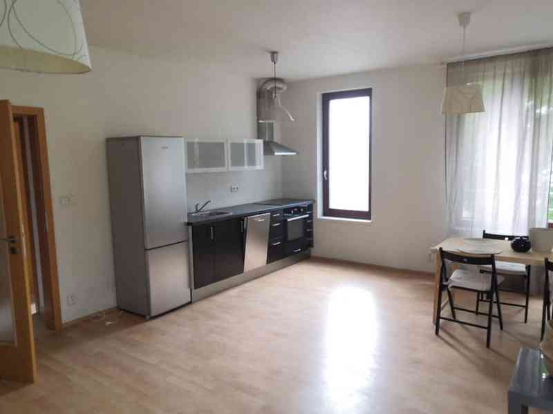 Pronájem moderního bytu 1+kk (40 m²) – Praha 5, Musílkova 13 - foto 3